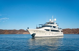 private yacht charter valor